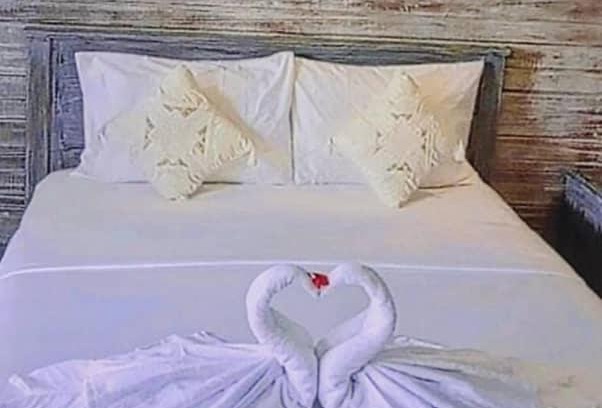 Sampalan Bed & Breakfast | Beachfront Bungalows with Dining and Pet-Friendly Perks