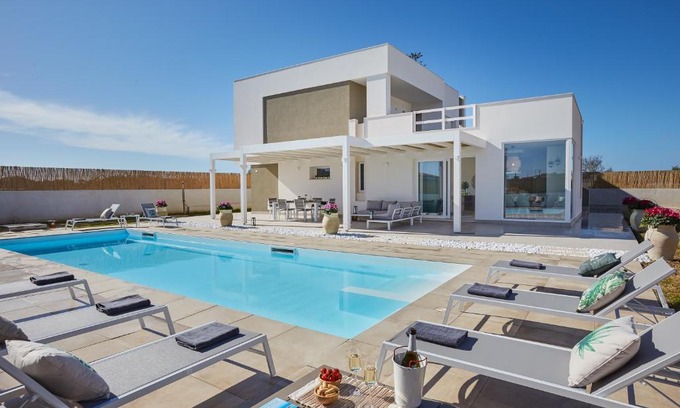 Santa Maria del Focallo Villa | Relaxing Sariva Villa CaseSicule: Heated Pool & Beach Access
