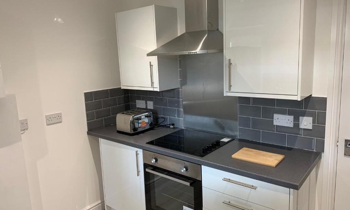 Chorlton-cum-Hardy Apartment | Highly Rated Sark House Apartment in Chorlton, Manchester