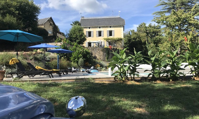 Sarlat-la-Caneda House | Experience Tranquil Stay Near Medieval City with Pool & Wifi