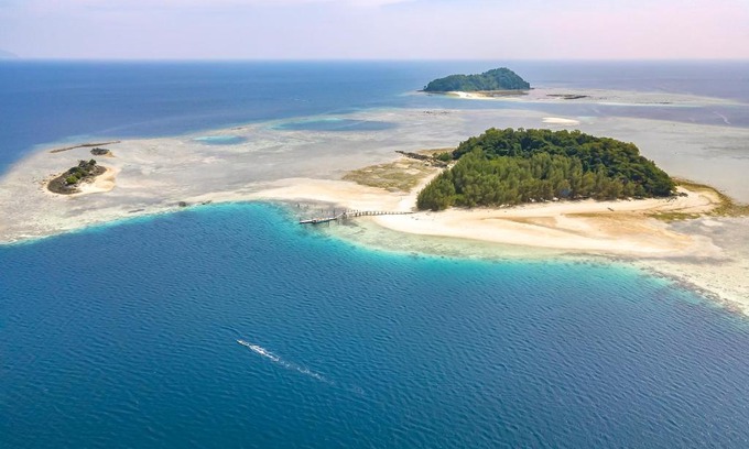 Sulawesi House | Relax at Saronde Island Resort with Private Beach Access