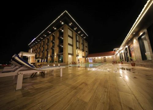 Somnath Hotel | Discover Sarovar Portico Somnath with Pool & Breakfast