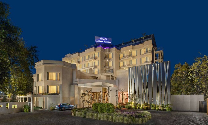 Lalkothi Hotel | Elegant Sarovar Premiere Jaipur with Pool & Family Amenities