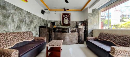 Royapettah Hotel | Delightful Sarovara Deluxe Rooms with Breakfast & Accessibility