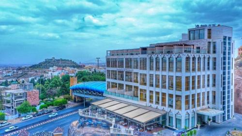 Abha Hotel | Family-Friendly Sarwat Park Hotel: Enjoy Dining & Comfort