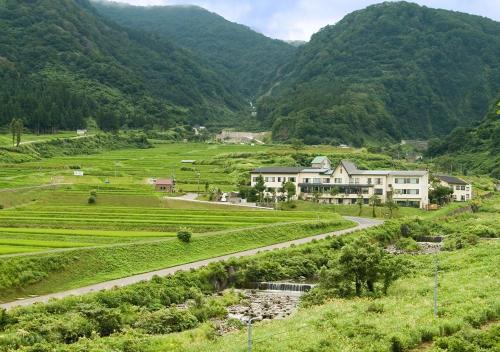 Itoigawa Hotel | Relaxing Sasakura Onsen Ryuunso with Hot Tub & Breakfast