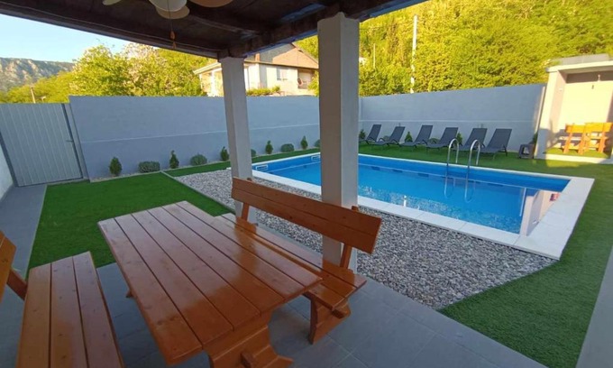 Trn Apartment | Relaxing Sasha Apartment with Pool and Ocean Views