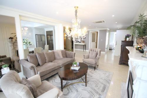 Chan Kasem Apartment | Accessible Retreat at Sasha House - Ideal for Families