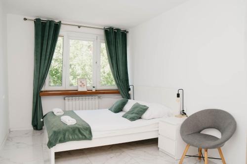Saska Kepa Apartment | Explore Saska Kępa Luxe Apartment - Family-Friendly Stay