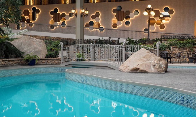 North Industrial Hotel | Inviting Saskatoon Inn: Pool, Restaurant & Family-Friendly Stays