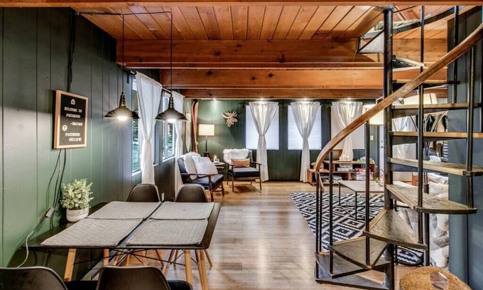 Packwood House | Discover Sasquatch Cabins: Guest Rated 9.8 & Child-Friendly