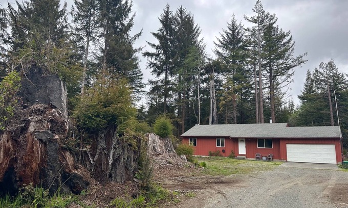 Crescent City House | Experience Sasquatch Sanctuary: Rated 10/10 Family Retreat