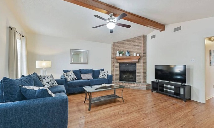 Wheeler Ridge House | Family-Friendly Sassy Shack: Ideal Stay in Aggieland!