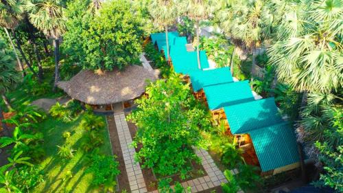 Trincomalee Ski Chalet | Scenic Sasvi Cabana: Oceanfront Retreat with Top Reviews