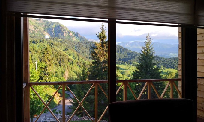 Savsat Apartment | Family-Friendly Satavala Tatil Köyü with Full Kitchen Access