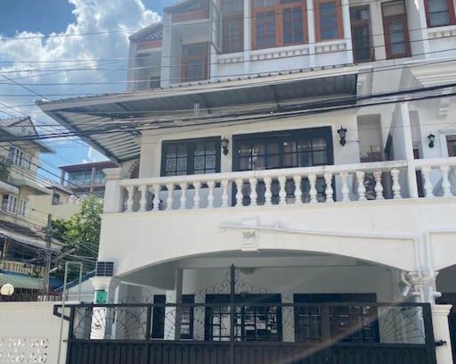 Thung Wat Don Villa | Prime Location Near Sathon Skytrain with Family-Friendly Amenities