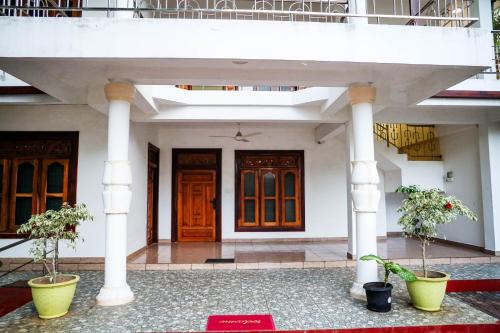 Nallur Hotel | Budget-Friendly SATK INN Jaffna: Family-Friendly Comfort