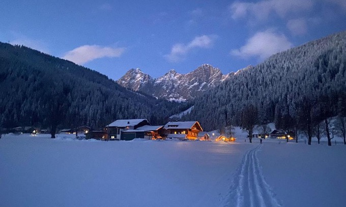 Schildlehen Apartment | Experience Comfort at Sattlehnerhof - 4-Star Retreat