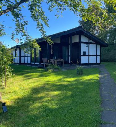 Feriendorf Hennesee House | Family-Friendly Comfort at Sauerländer Henne-Lütt Hotel