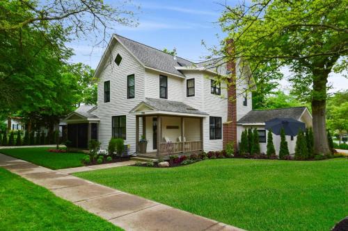 Saugatuck Villa | Elegant Saugatuck Farmhouse: 4-Star Stay with Family Amenities
