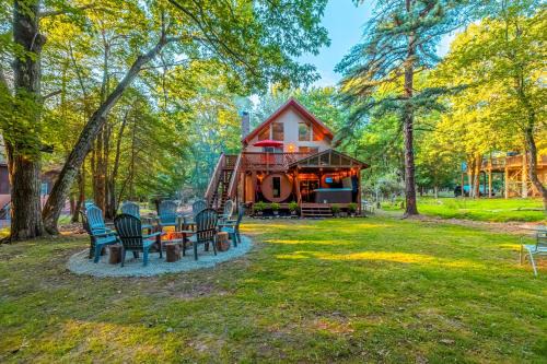 Lake Harmony Estates House | Top-Rated Poconos Ski Retreat with Hot Tub and Sauna