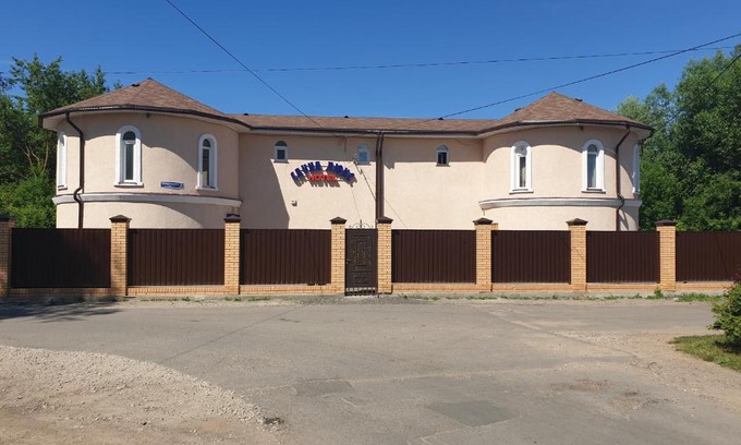 Klin Hotel | Relaxing Retreat at Sauna Luxe with Hot Tub & Breakfast