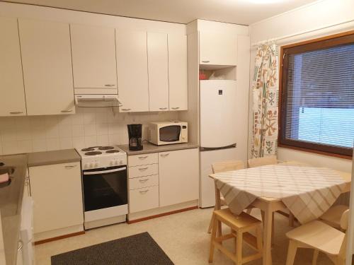 Pielavesi Apartment | Cozy Rivitalohuoneisto A1 with Hot Tub and Pet-Friendly Options