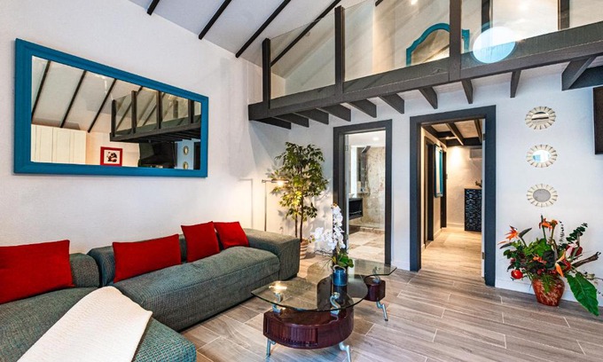 Nassau House | Beachfront 3BD Cottage with Breakfast & Family Amenities