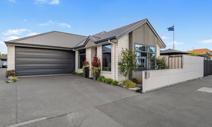 Blenheim House | Sauvignon Place - Blenheim Holiday Home