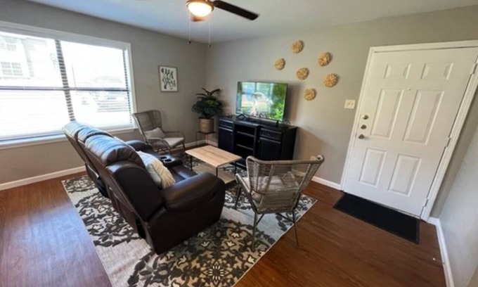 College Station Apartment | Guest Rated 10/10: Walk to A&M, Pet-Friendly Stay