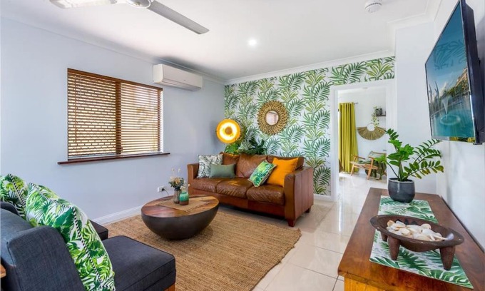Westcourt Bed & Breakfast | Guest Rated Savannah House: Family-Friendly Retreat Awaits