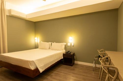 Savassi Hotel | Elegant Savassi Hotel: Poolside Oceanfront Getaway