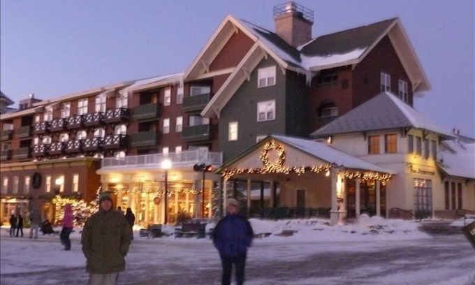 Snowshoe Condo | Budget-Friendly Mountain Lodge with Ski-in/Ski-out Access