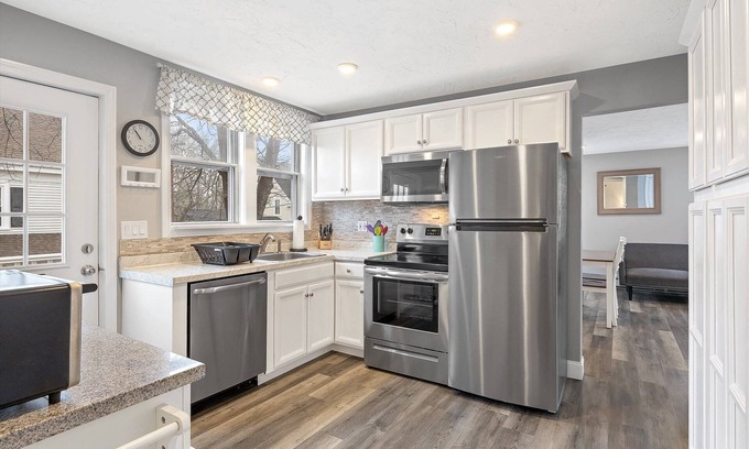 Onset Condo | Inviting Beachside Condo in Onset Village: Steps to Dining & Fun
