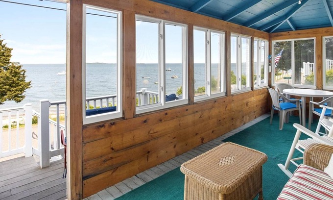 Kingston House | Beautiful Beachfront Retreat in Kingston with Ocean Access