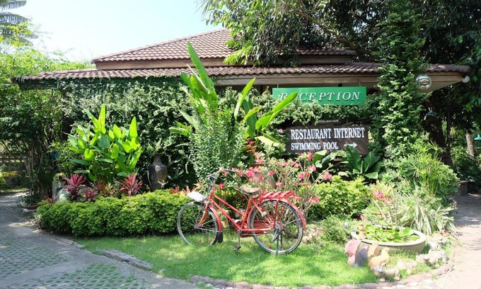 Mae Nam Resort | Discover Save House Resort with Pool and Breakfast Delights