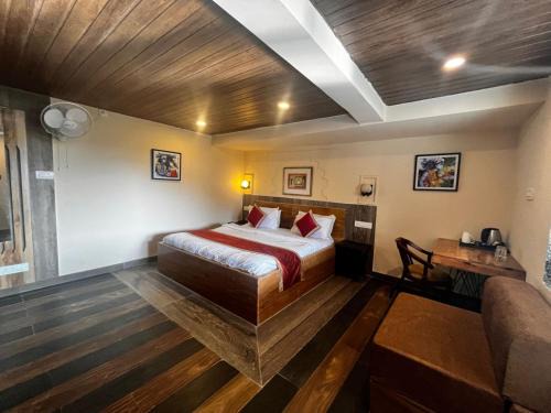 Sardarshahar Hotel | Savitro Palace