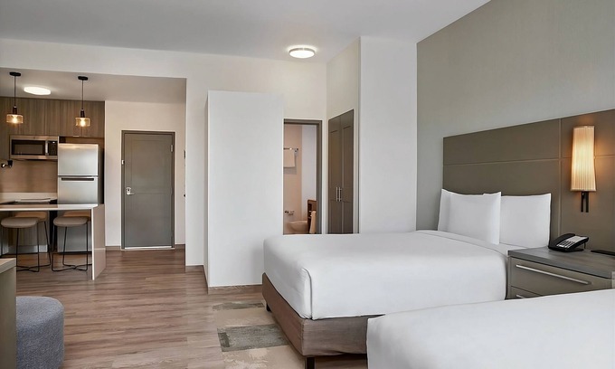 Playacar Hotel | Experience Comfort with Pool and Pet-Friendly Amenities!