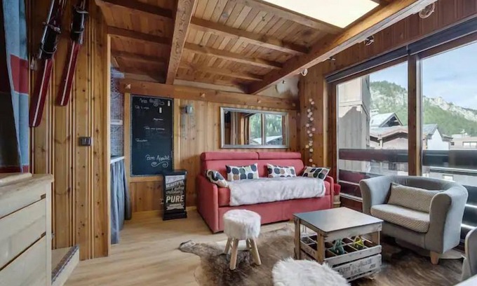 Val-d'Isere Apartment | Cozy Savoyard Style Apartment with Essential Amenities