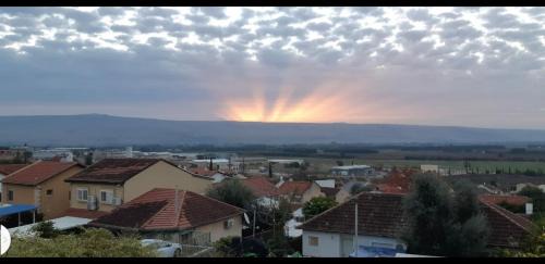 Qiryat Shemona House | Pet-Friendly Savyon Apartment with Hot Tub in Galilee