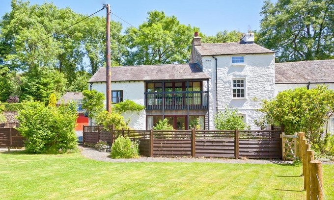 Penny Bridge House | Relax at Sawmill Cottage, Pet-Friendly Retreat by Coniston Water
