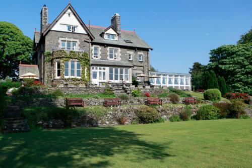 Near Sawrey Hotel | Discover Sawrey House: Welcoming Stay with Breakfast