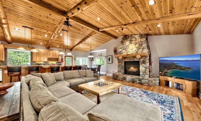 Tahoe Paradise Cabin | Unwind with Hot Tub, Pool Table & Scenic Trails Awaiting