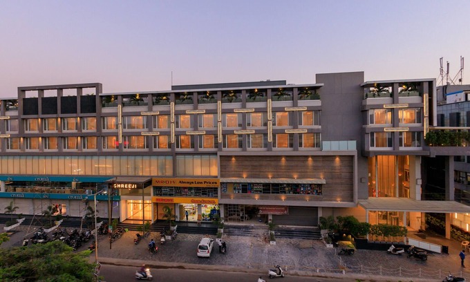 Jamnagar Hotel | Discover Sayaji Jamnagar: Family-Friendly Stay with Dining