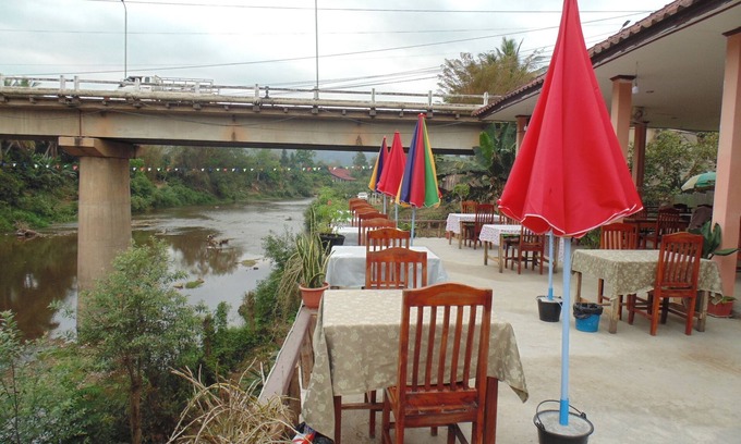 Nam Bak House | Inviting Saynambak Riverside Guest House with Breakfast & Dining