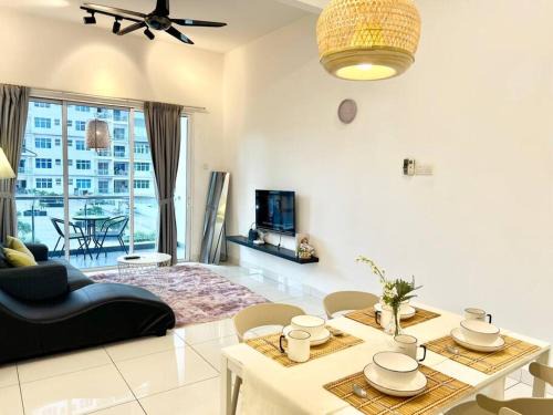 Bandar Puchong Jaya Apartment | Sky Pod Puchong: 4-Star Comfort Near IOI Mall & LRT