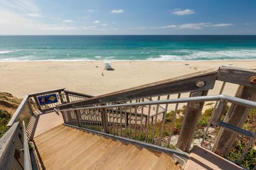 Solana Beach House | Relax at SB-503: Cali Surfer Lounge with Pool Access