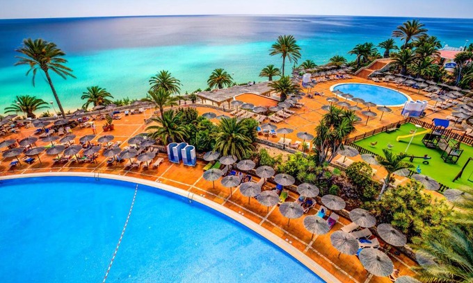Esquinzo Hotel | Oceanfront Relaxation at SBH Club Paraiso Playa