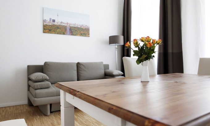 Charlottenburg Apartment | Spacious 6-Bedroom Retreat with Elevator & Family Amenities