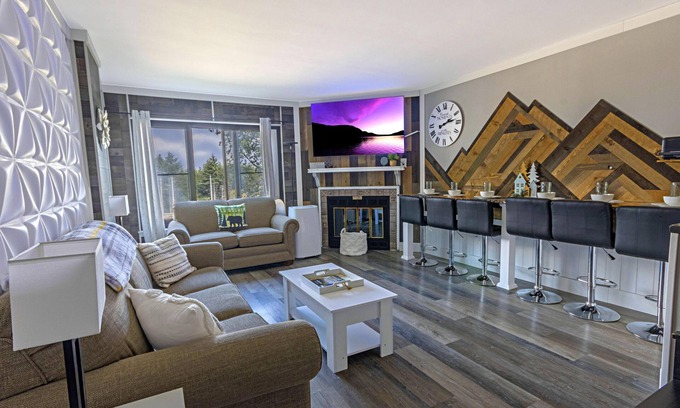 Snowshoe Condo | Modern 1BR Retreat with Private Balcony & Pool Access